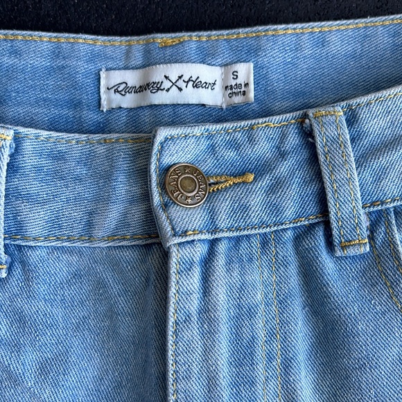 Runaway heart - size small - light denim high waisted shorts - Picture 2 of 4
